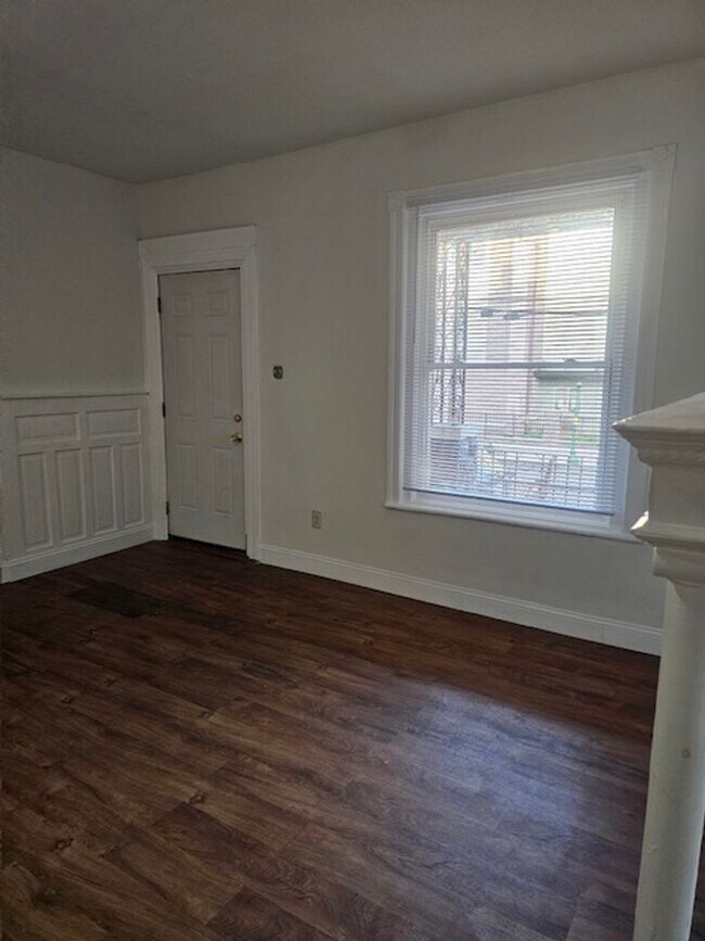 Building Photo - Large Home - Cobbs Creek