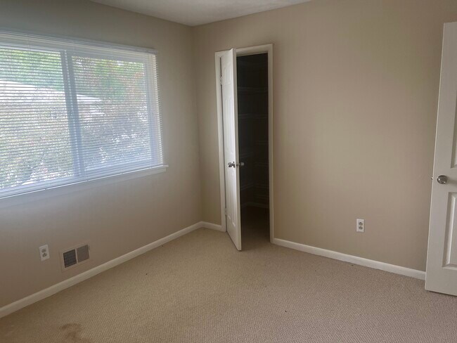 Building Photo - 616 Eastbrooke Ln