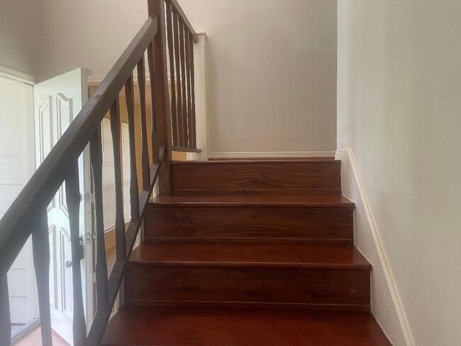 Building Photo - 2127 Woodland Springs St