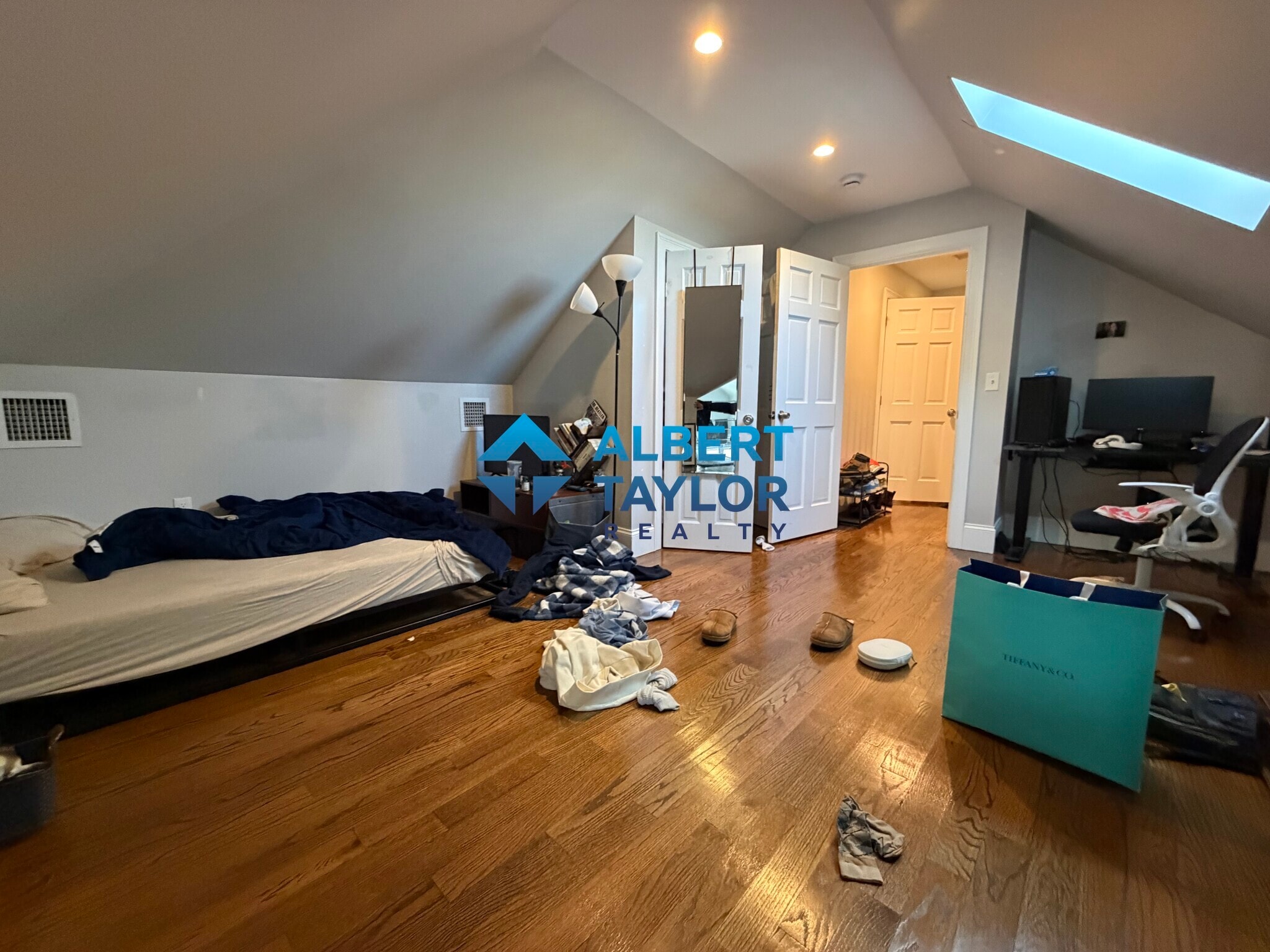 Building Photo - 71 Hillside St