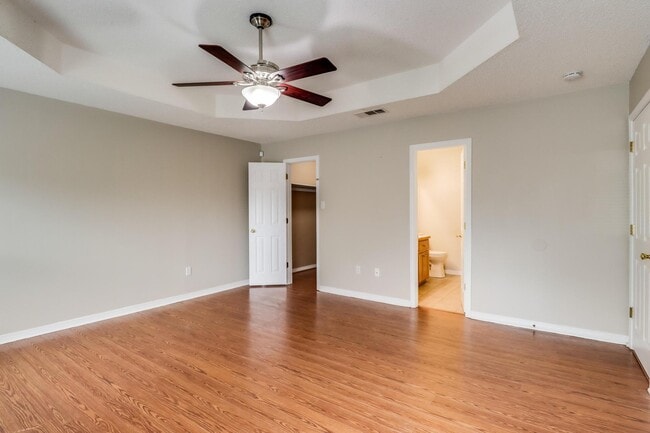 Building Photo - 8709 Palmetto Dr