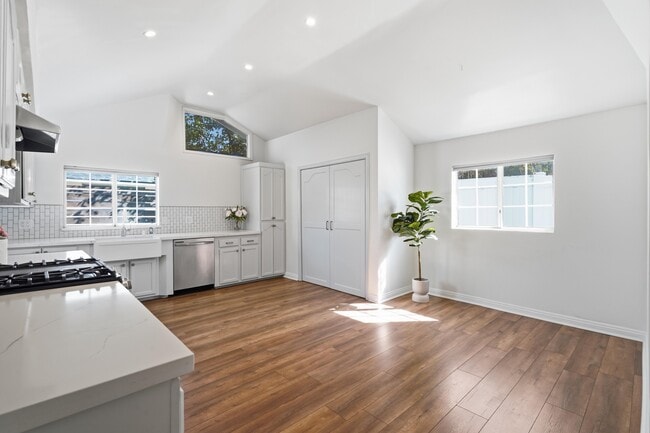 Kitchen - 6120 Case Ave