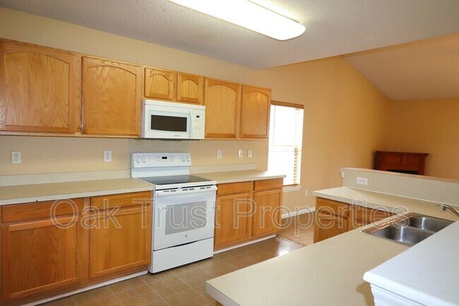 Building Photo - 538 Holiday Dr