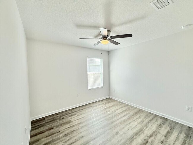 Building Photo - 5970 Smarty Jones Wy