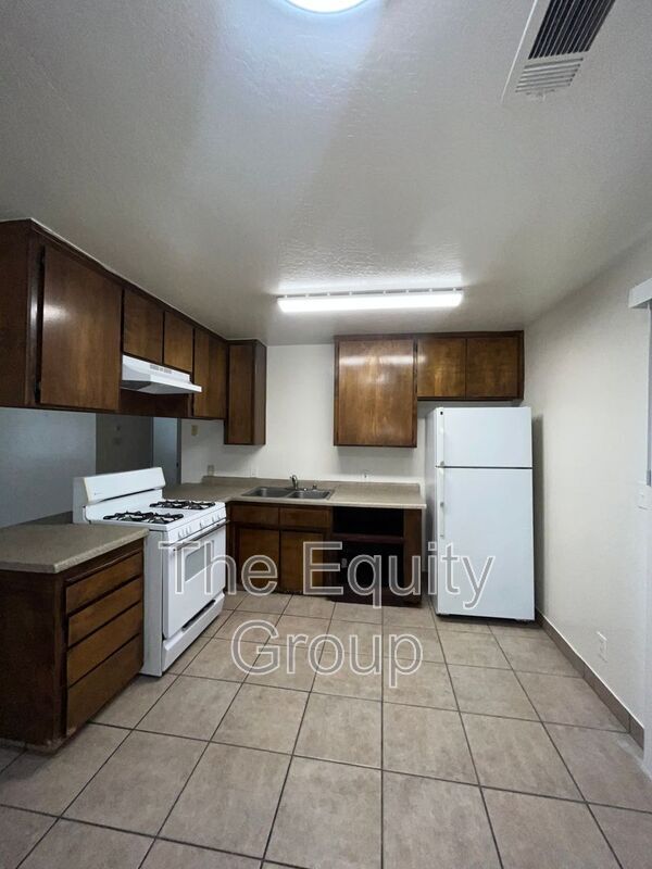Building Photo - 10730 Railroad Ave