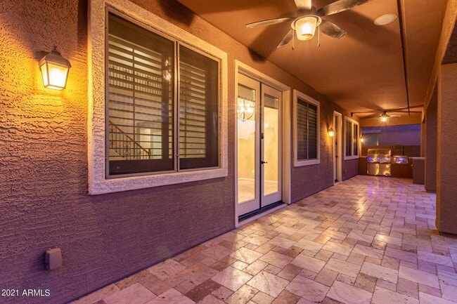 Building Photo - Eagle Glen Cul-de-sac Beauty