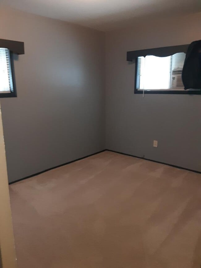 Building Photo - 4230 Woodmere Dr