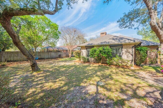 Building Photo - 512 Samana Way