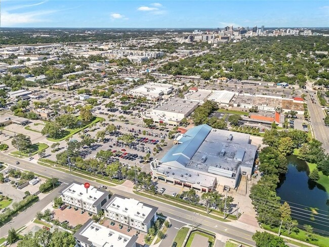 Building Photo - 212 E Pineloch Ave