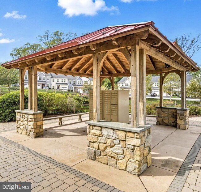 Building Photo - 1215 Benjamin Dr