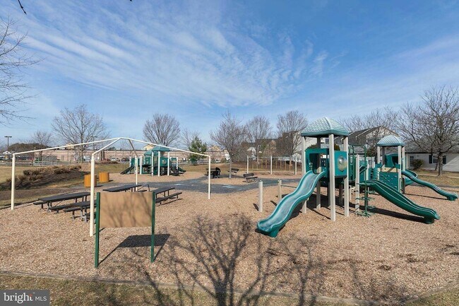 Building Photo - 700 Orchard Overlook Orch