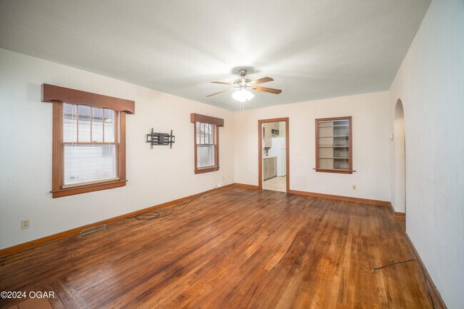 Building Photo - 421 S Patterson Ave