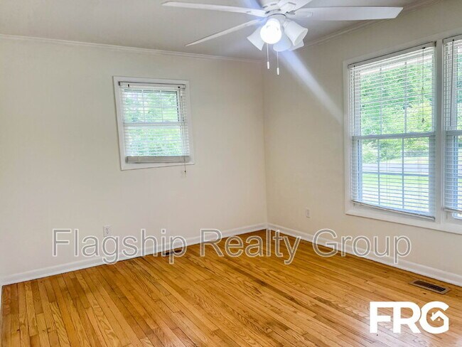 Building Photo - 466 Circle Dr