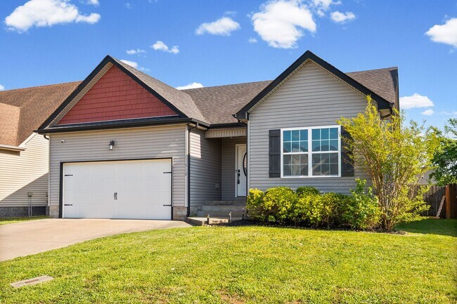 Building Photo - Pet Friendly Three Bedroom!