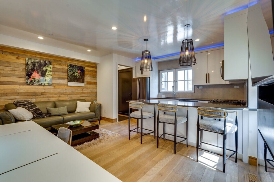 Building Photo - 930 Cove Rd