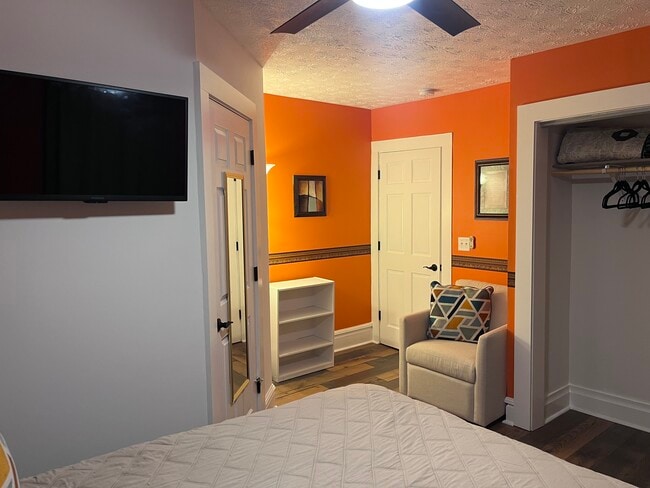 Building Photo - 53 Lincoln Ave W