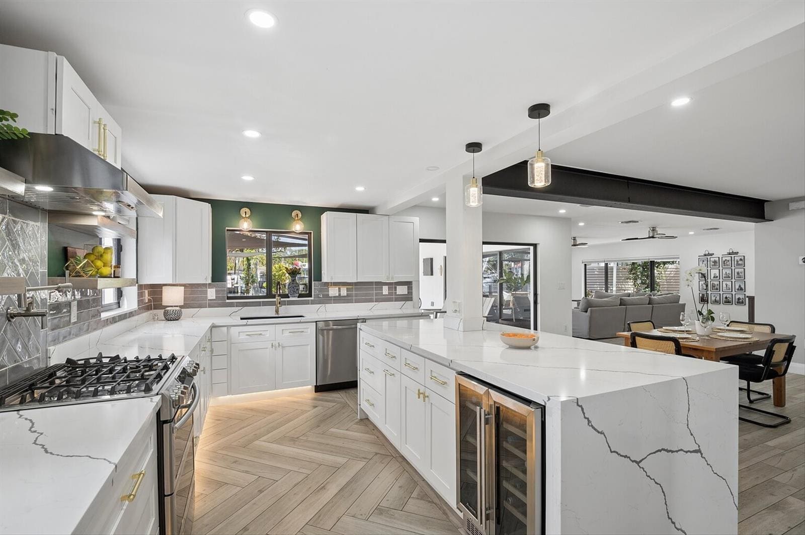 Building Photo - 600 SW 8th Ter