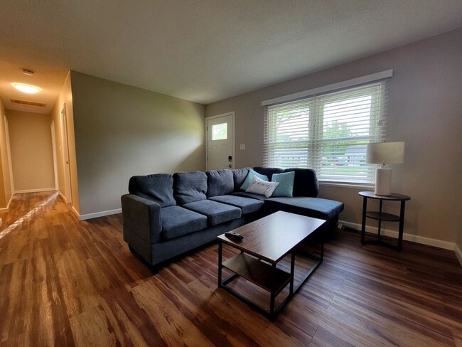 Building Photo - Fully Renovated 3 Bed Home in Southwest Champaign