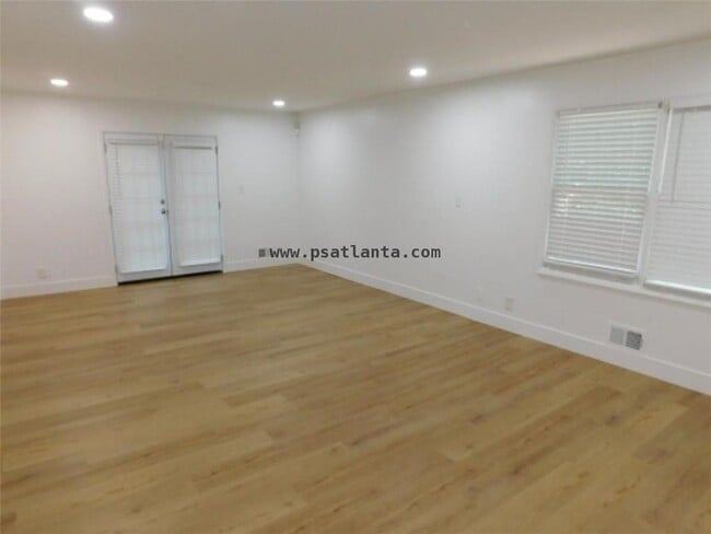 Building Photo - 2789 Narron Ct SW