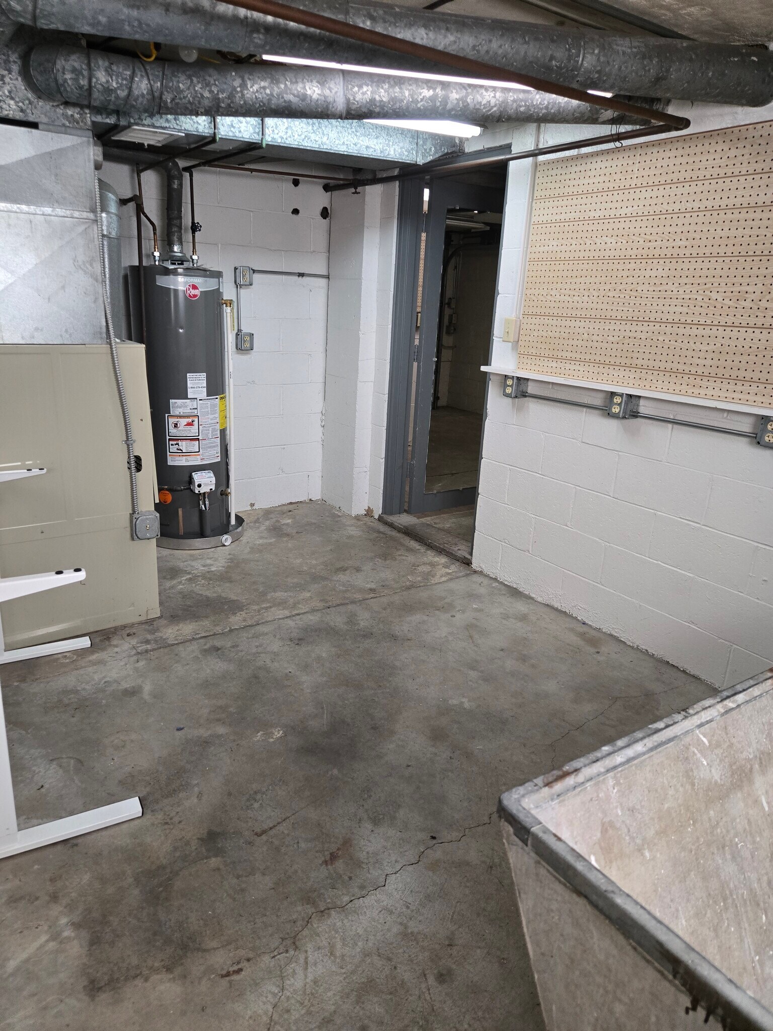 Building Photo - 1043 Broadview Blvd S