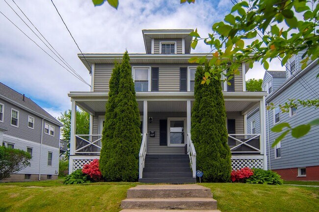 Primary Photo - 621-623 Washington Ave