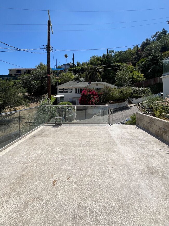 Building Photo - 4459 W Rose Hill Dr