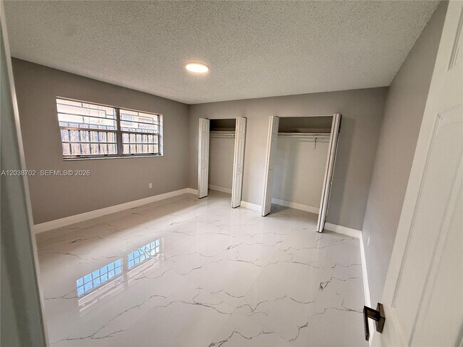 Building Photo - 252 NW 50th Ave