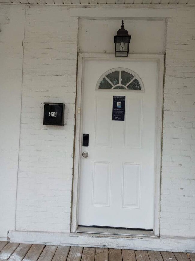 Building Photo - NOW AVAILABLE! - 440 Main St unit 1, East ...