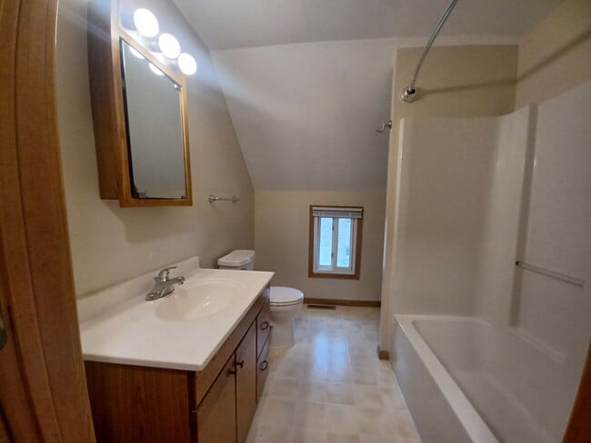 Building Photo - 409 Fairview Ave N