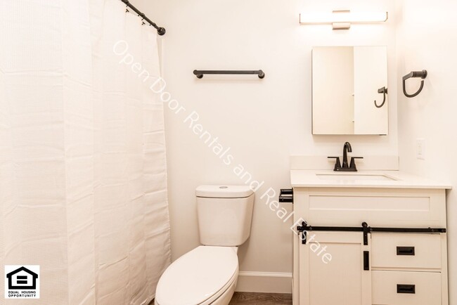 Building Photo - 15110 Tally Ho Dr