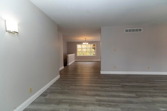 Building Photo - 7877 Marywood Dr