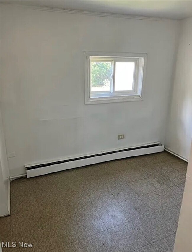 Building Photo - 13612 Bennington Ave