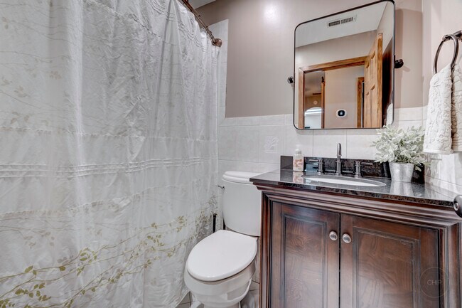 Building Photo - 7215 Larchwood Ln