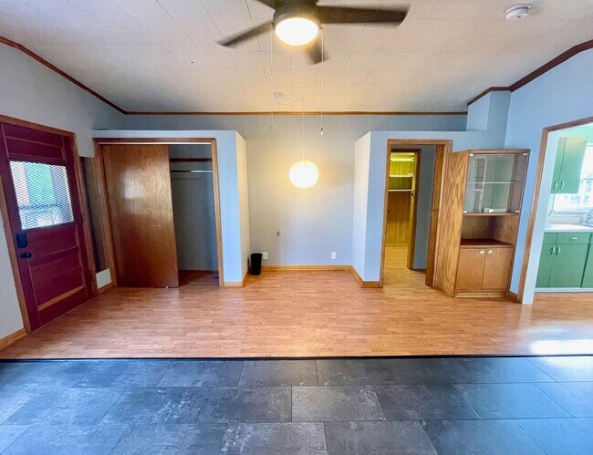 Building Photo - Very Unique 5 Bedroom Home on Large Lot