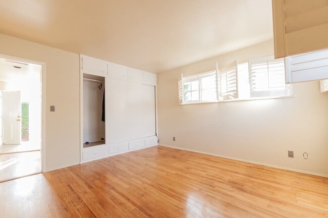 Building Photo - Beautiful single family house for rent