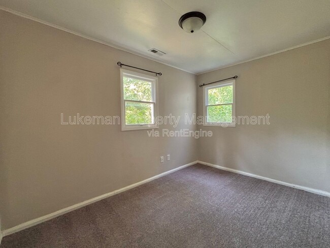 Building Photo - 217 Wallace Ave