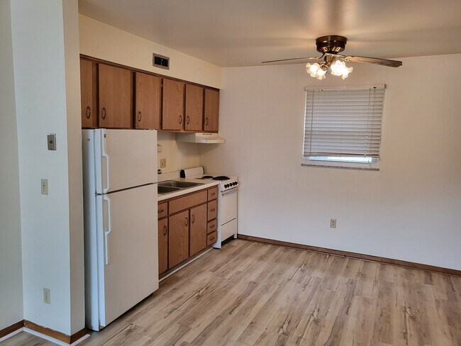 Kitchen - 1271 Hunter Ave