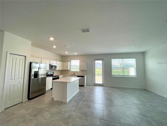 Building Photo - 422 Bogey Dr