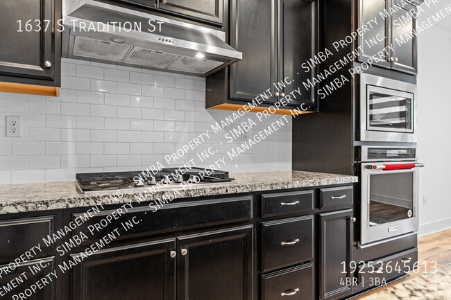 Building Photo - 1637 Tradition St
