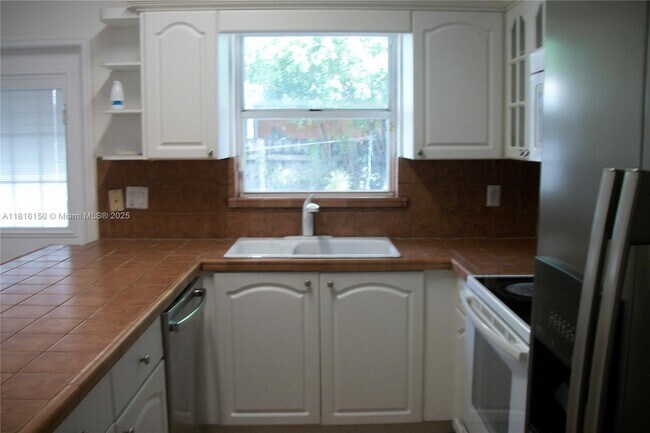 Building Photo - 7230 W 34th Ct
