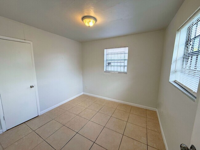 Building Photo - 1490 NE 152nd St