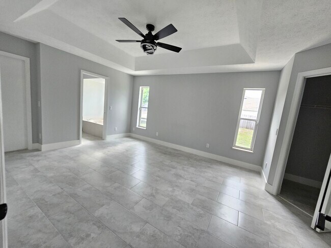 Building Photo - 1358 SW Del Rio Blvd