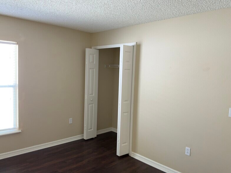 Building Photo - 1220 Dragon Head Dr
