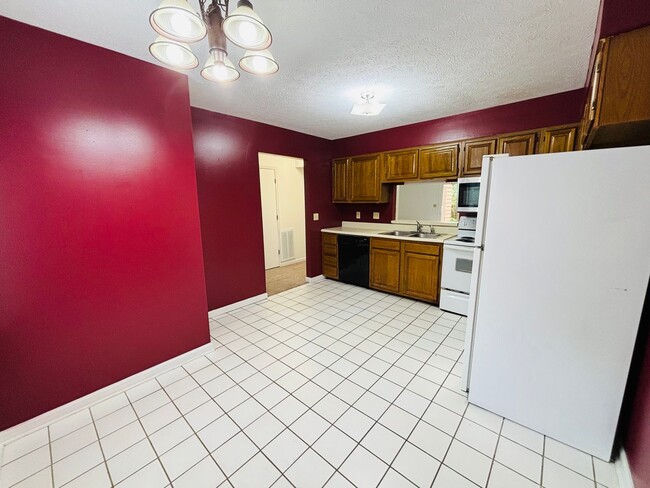 Building Photo - 931 Lora Ln