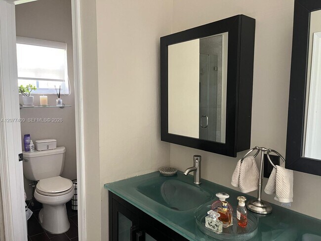 Building Photo - 761 Tanglewood Cir