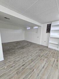 Building Photo - 9100 Karlo St