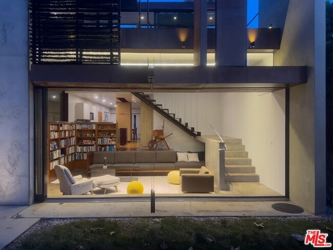 Building Photo - 615 Woodlawn Ave