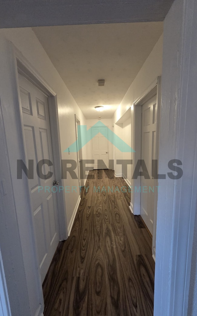 Building Photo - 721 Davis St