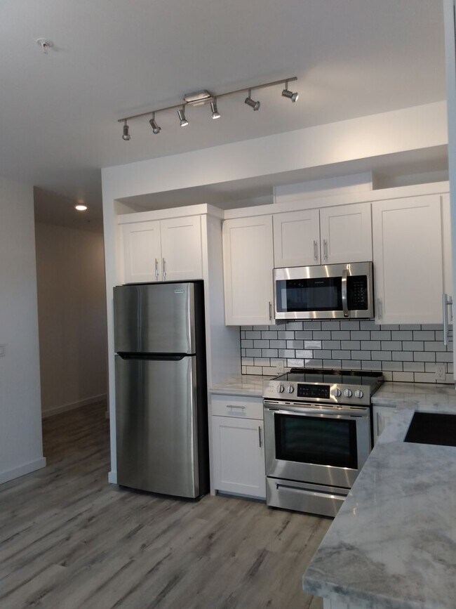 Building Photo - Your Perfect 1-Bedroom: ADA Friendly, Hardwood, Granite Counters