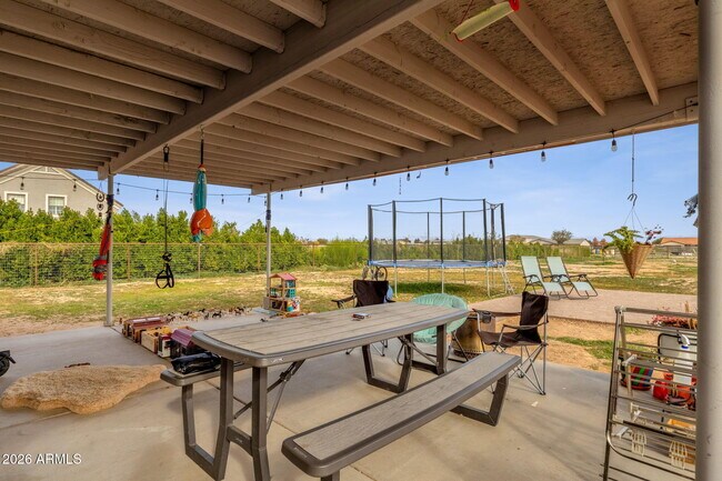 Building Photo - 851 W Quail Cir